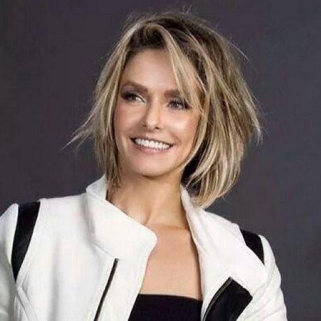 Halflang haar met lok