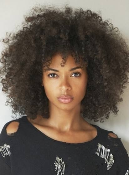 Afro kapsel vrouw