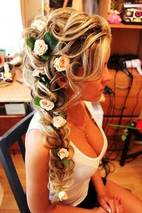 Bruidskapsel met bloemen