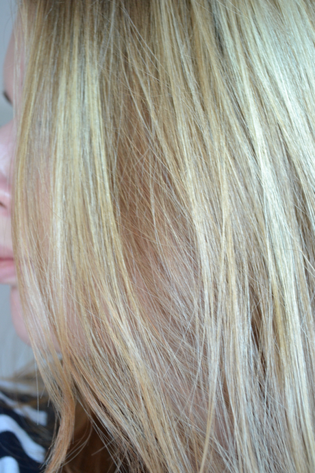 Blond haar met rode highlights