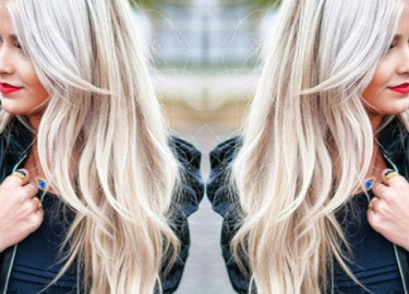 Grijze gloed over blond haar