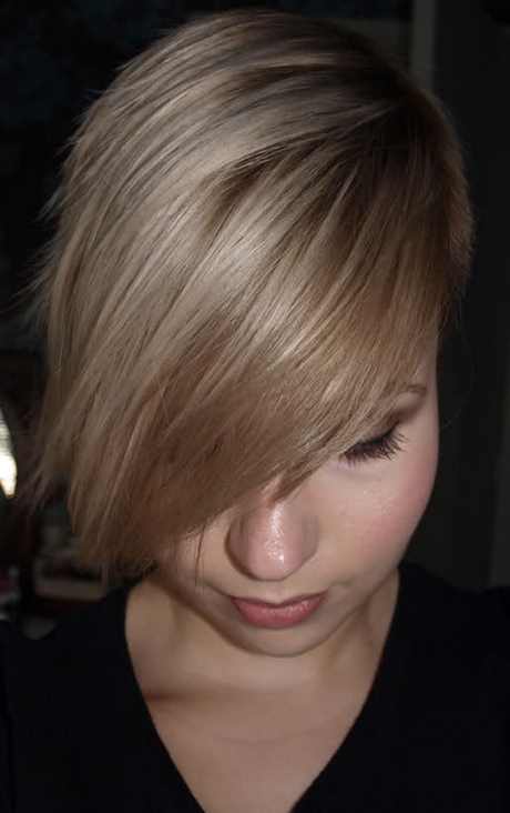 Kort donkerblond haar