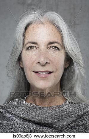 Mooi lang grijs haar