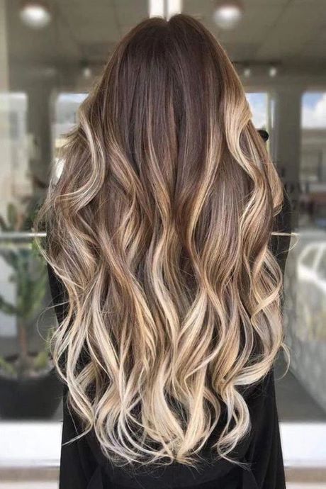 Blond haar met bruine balayage