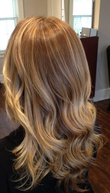 Kort donker haar met blonde highlights