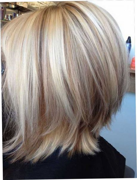 Asblond halflang haar