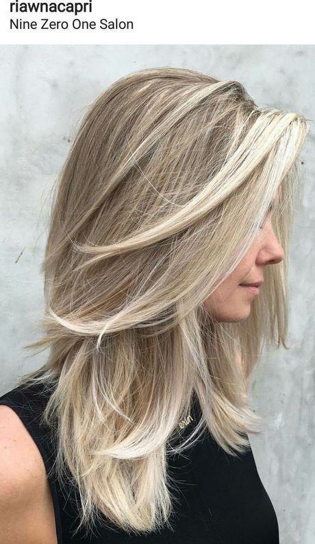 Asblond halflang haar