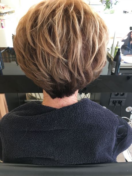 Korte bruine kapsels met highlights