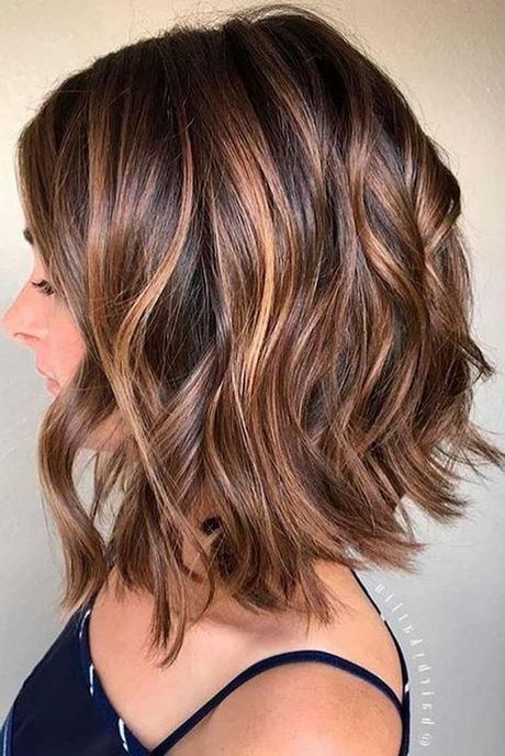 Korte bruine kapsels met highlights