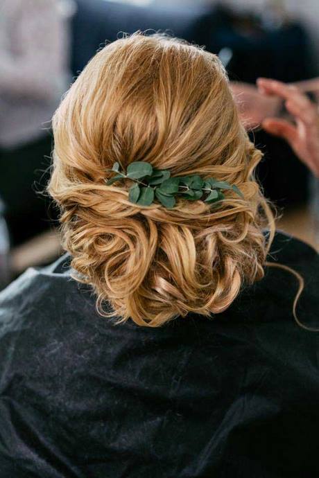 Haar opsteken met bloemen